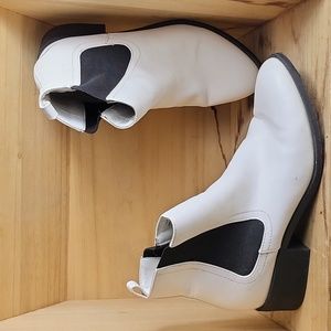 Forever 21 Womens White Black Ankle Boots